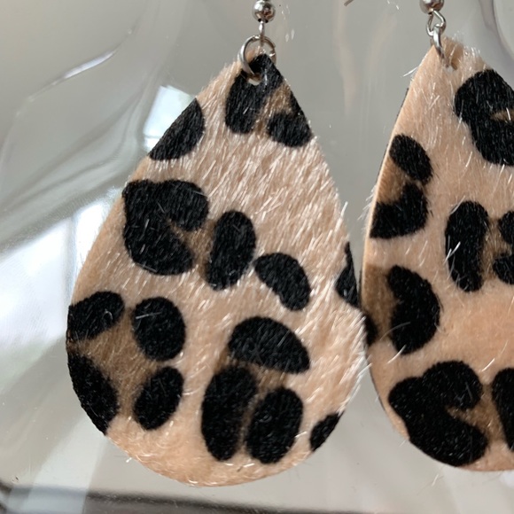 🌻3 for $15🖤Faux Leather Teardrop Dangle Earrings - Picture 2 of 2